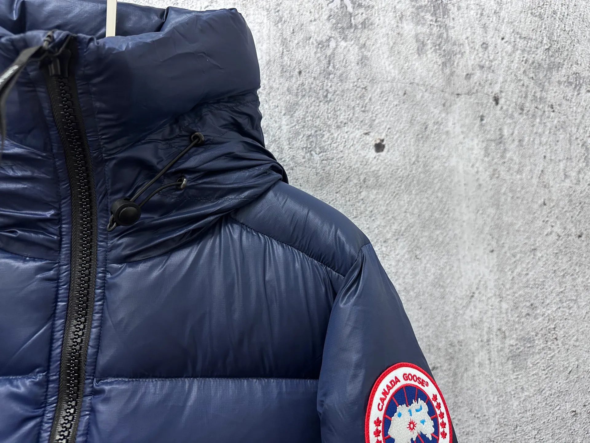 P780 [𝘾𝘼𝙉𝘼𝘿𝘼 𝙂𝙊𝙊𝙎𝙀] Canada Goose's limited new Crofton puff down jacket, top version, ceiling level Crofton soft loaf, 2024 latest style, cold protection effect up to level 4, using recycled Feather-Light tear-resistant fabric, ultra-light, no weight on the upper body at all! The unique black label highlights your temperament‼ ️ Canada Goose, a Canadian brand, has always been recognized as the warmest down jacket. Various Instagram celebrities, Internet celebrities, and celebrities often wear it for street photos. I make Canada Goose every year, but I still can't get rid of my love for it. No matter how cold the days are, there is no need to be afraid, because there is! Filled with 90% white duck down, it is the legendary warmest down jacket and is known as a must-have for Arctic outdoor sports! The most popular down jacket in the world, celebrities are rushing to buy it, it is a must-have!  Size: S~XXL